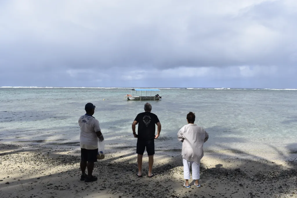 Fiji Hideaway Fish Feeding – A Fun Coral Coast Ocean Encounter
