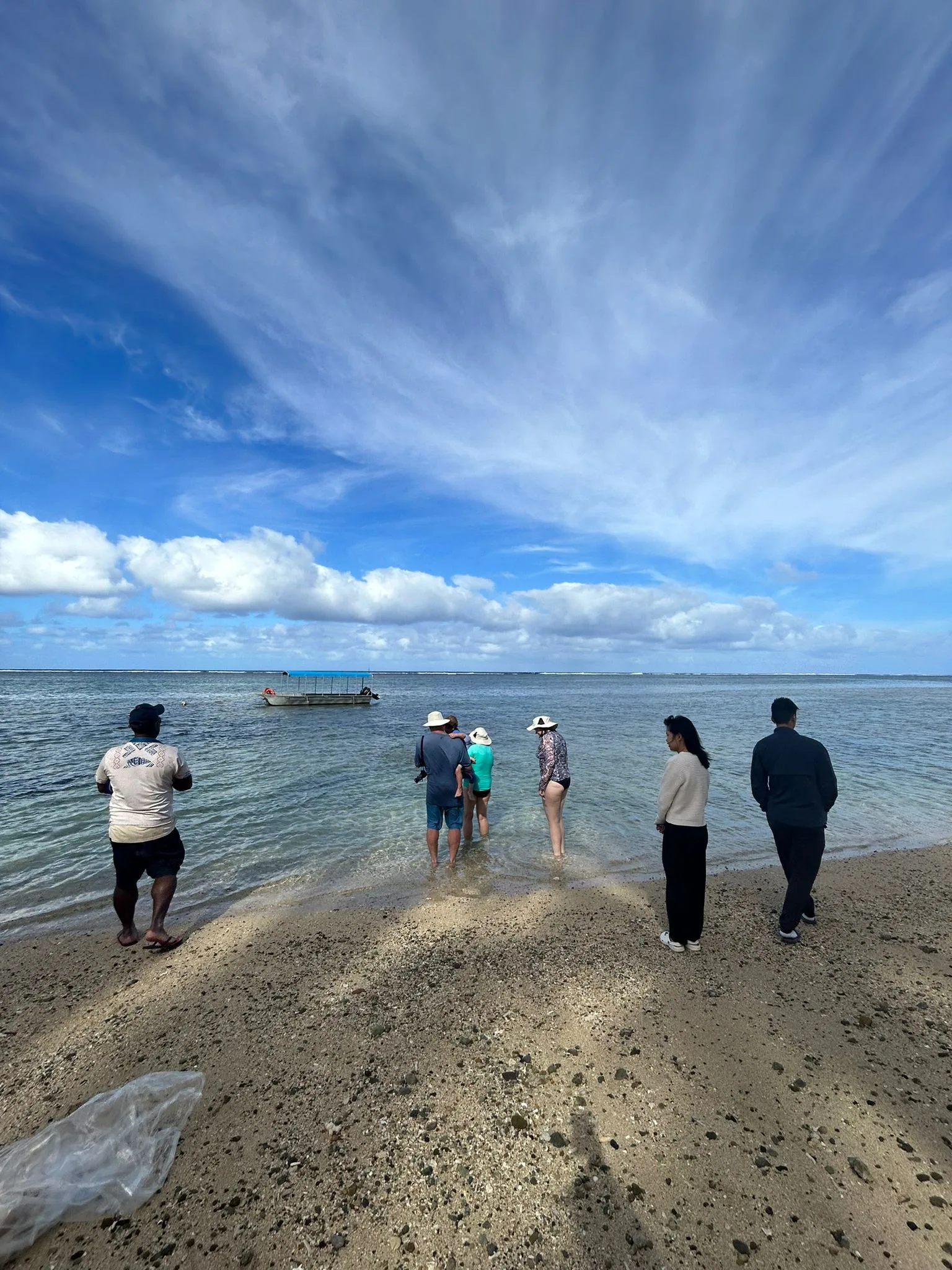 Fiji Hideaway Fish Feeding – A Fun Coral Coast Ocean Encounter